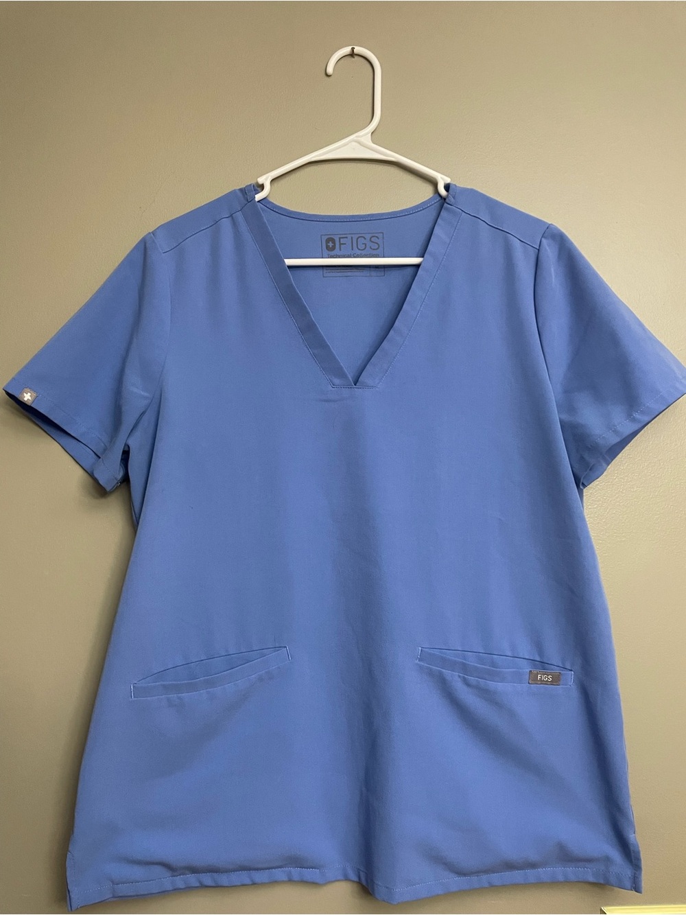 Figs Women's V-Neck Scrub Top in Periwinkle
